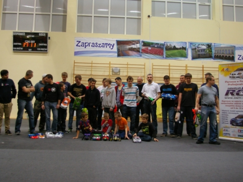 Pędziły 75 km/h! Zawody legionowskiej szkoły RC