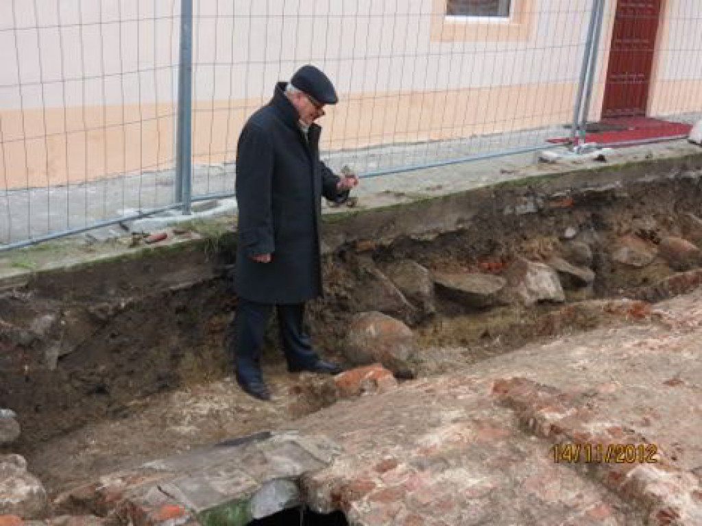 Zakroczym: Odsłonili stare piwnice