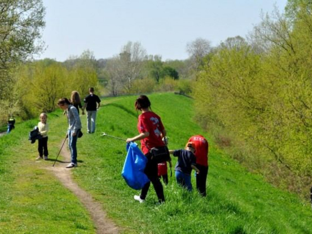 Wielkie sprzątanie w Nowym Dworze Maz.