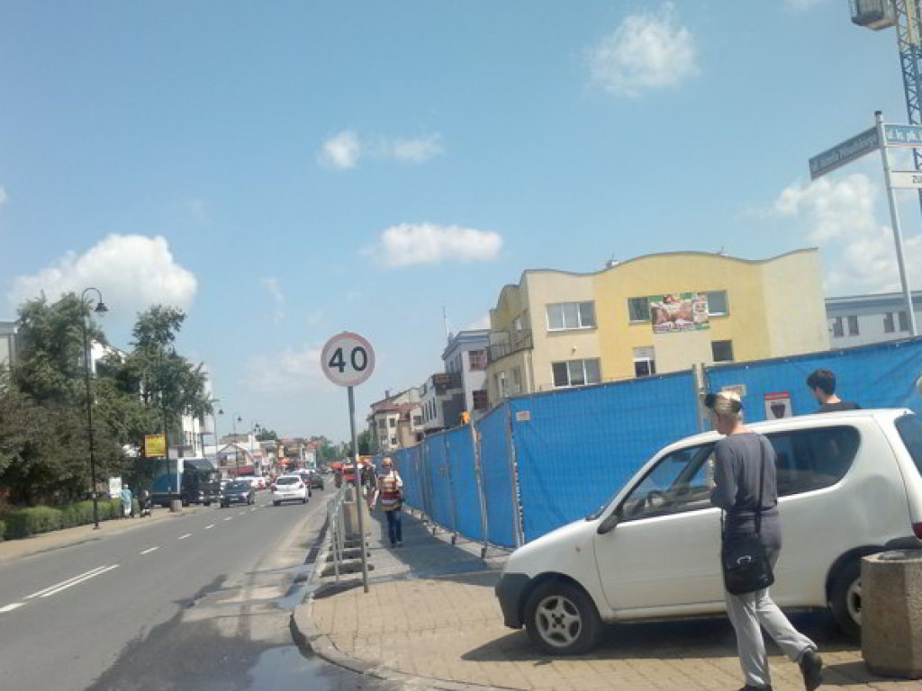 Biały samochód już nie przeszkadza