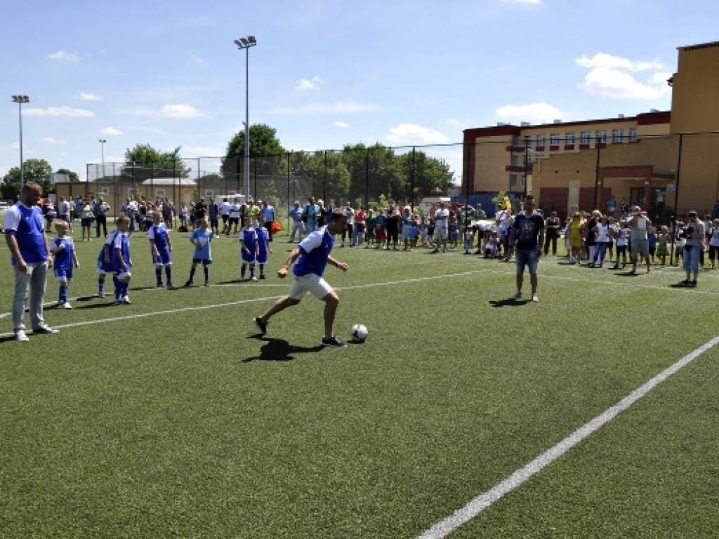 Łukasz Podolski i Tomasz Kłos odwiedzili Football Academy w Płońsku