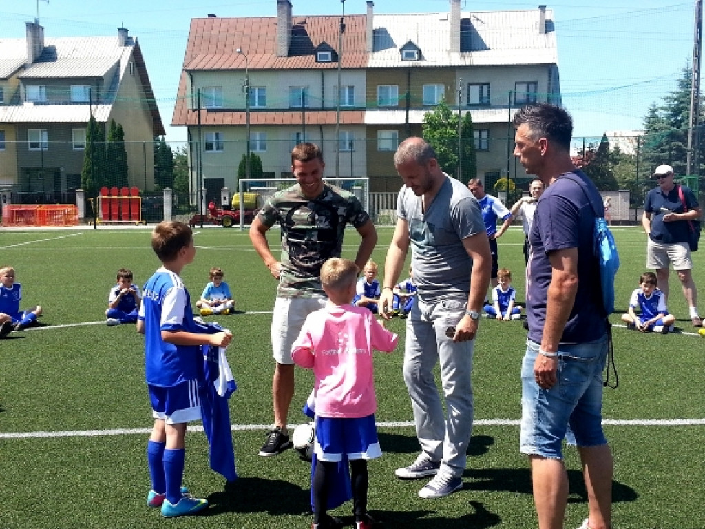 Łukasz Podolski i Tomasz Kłos odwiedzili Football Academy w Płońsku