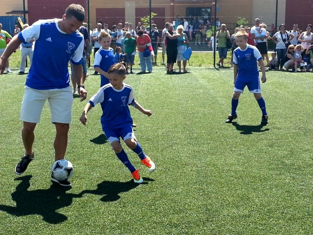 Łukasz Podolski i Tomasz Kłos odwiedzili Football Academy w Płońsku