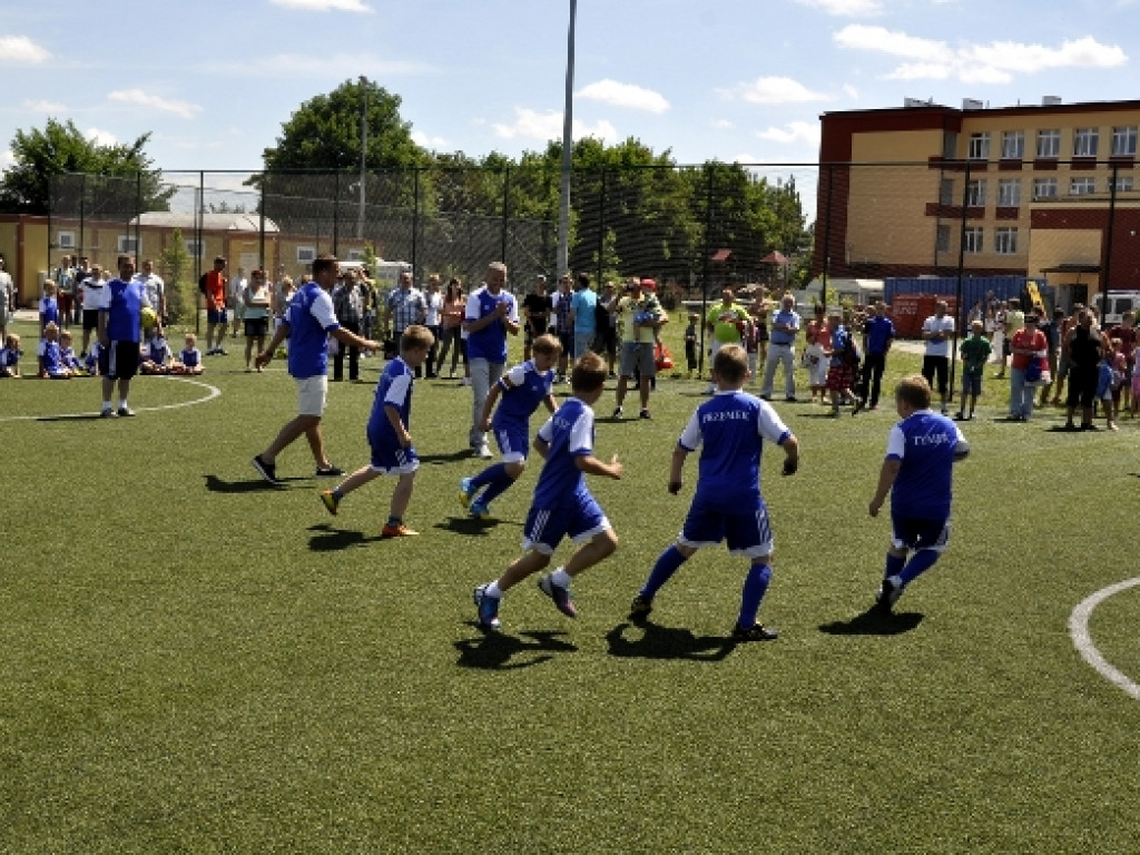 Łukasz Podolski i Tomasz Kłos odwiedzili Football Academy w Płońsku