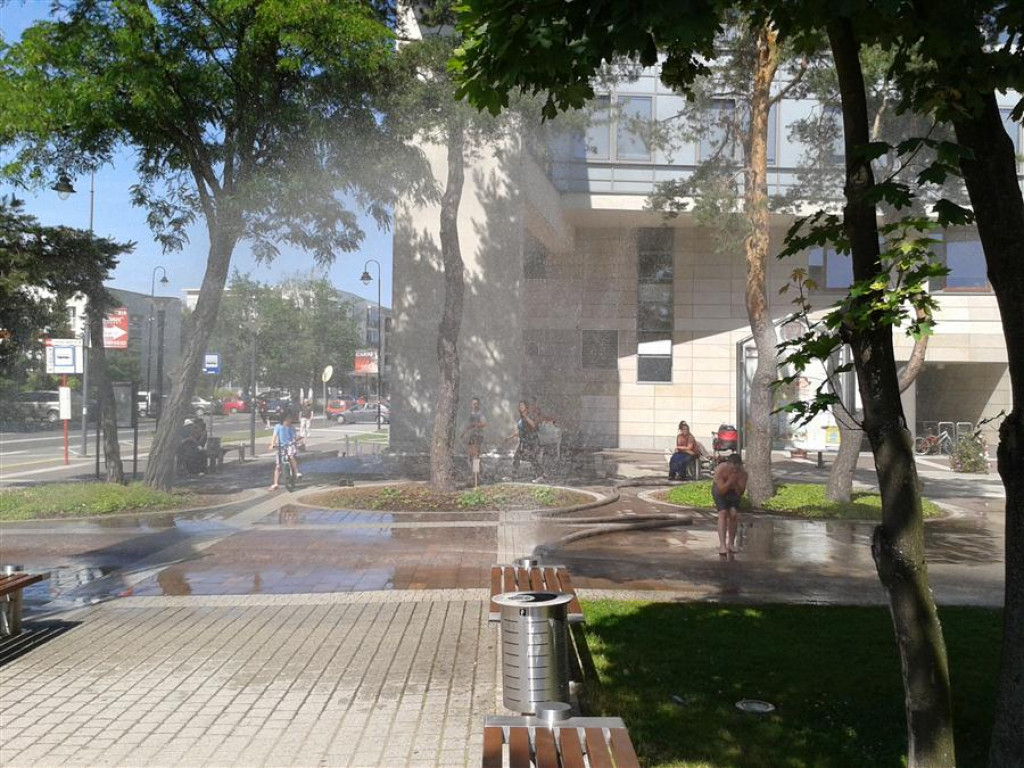 Trochę wody dla ochłody! Kurtyny wodne w Legionowie