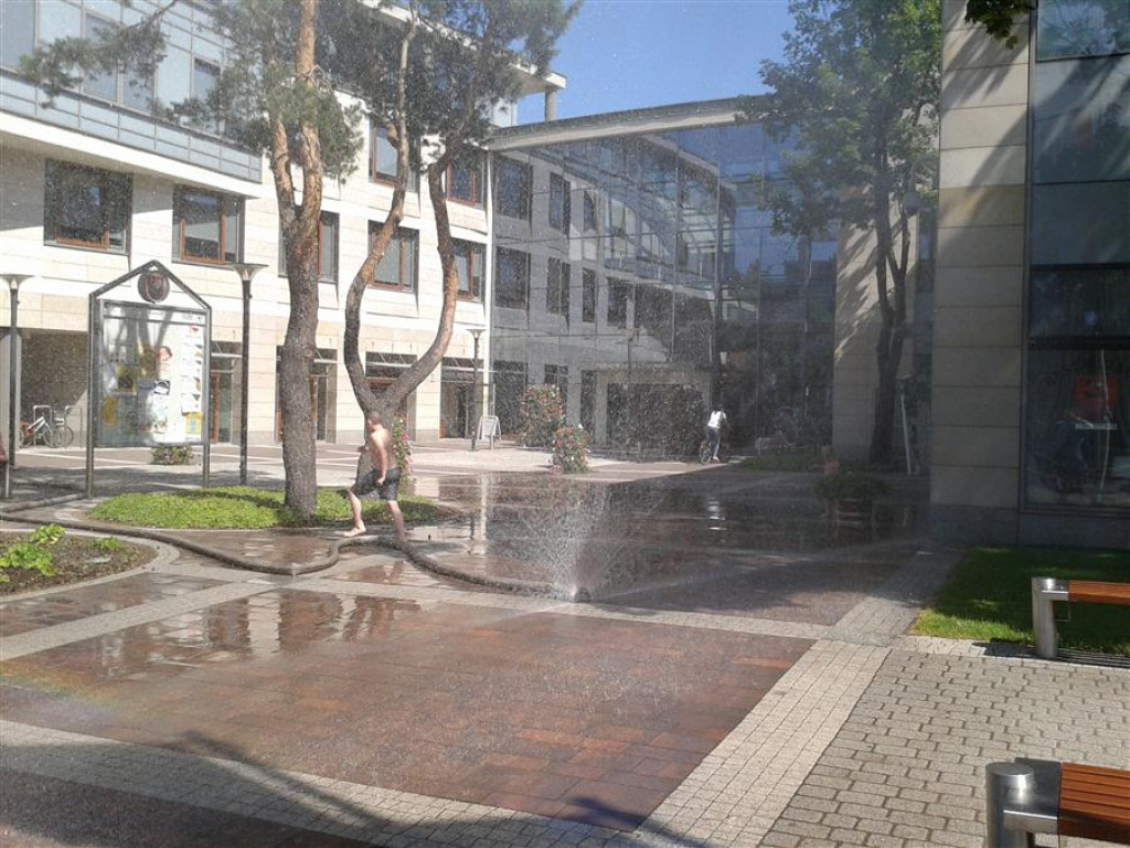 Trochę wody dla ochłody! Kurtyny wodne w Legionowie