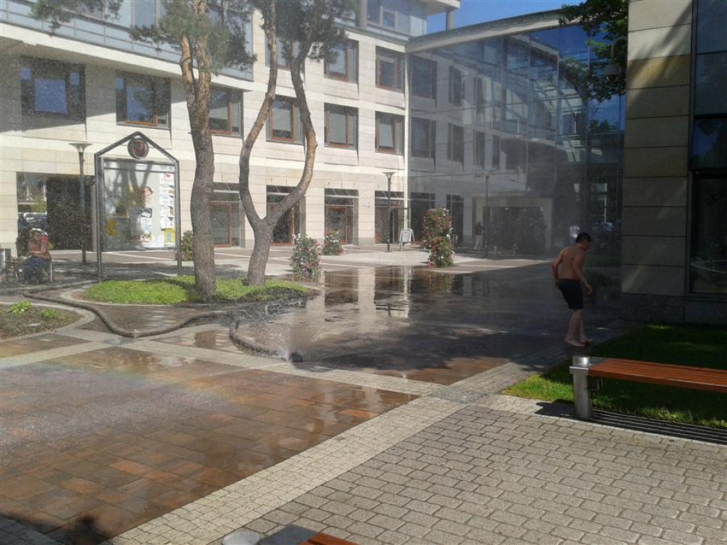 Trochę wody dla ochłody! Kurtyny wodne w Legionowie