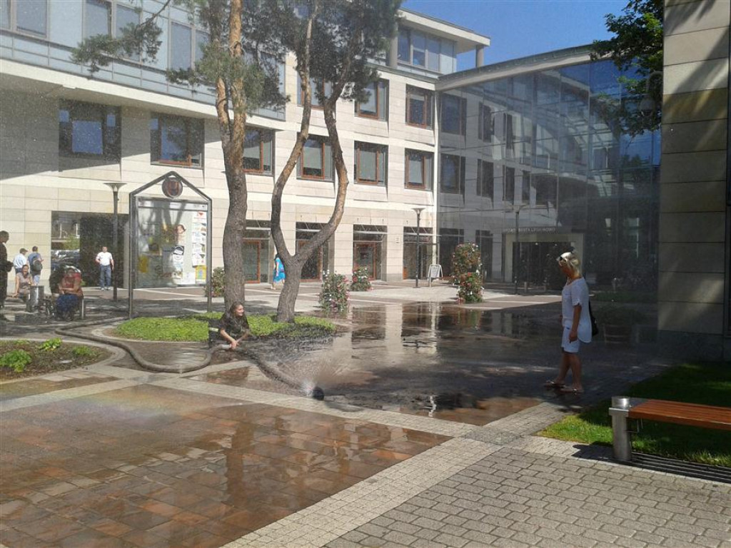 Trochę wody dla ochłody! Kurtyny wodne w Legionowie