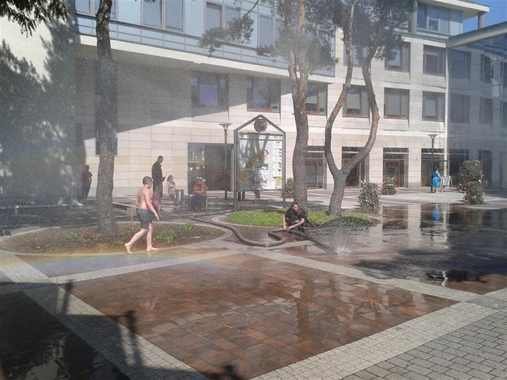 Trochę wody dla ochłody! Kurtyny wodne w Legionowie