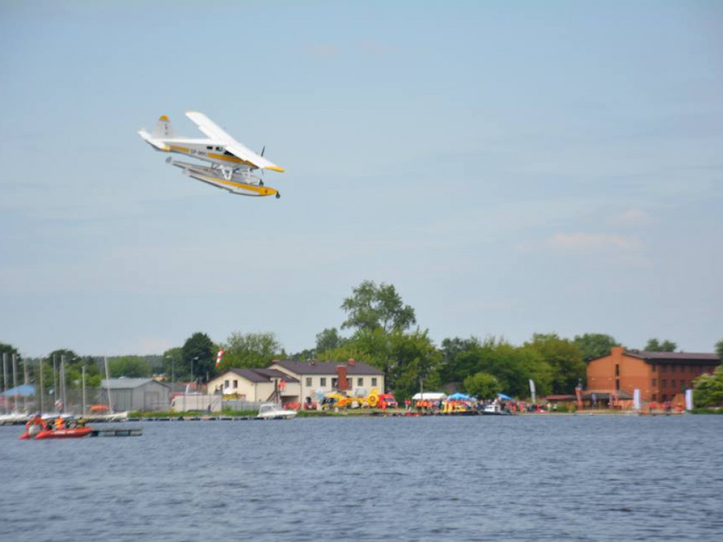 Samolot awaryjnie wodował na Jeziorze Zegrzyńskim