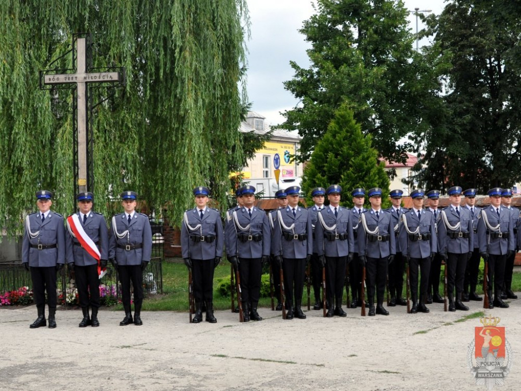 Nowodworska Policja ze sztandarem