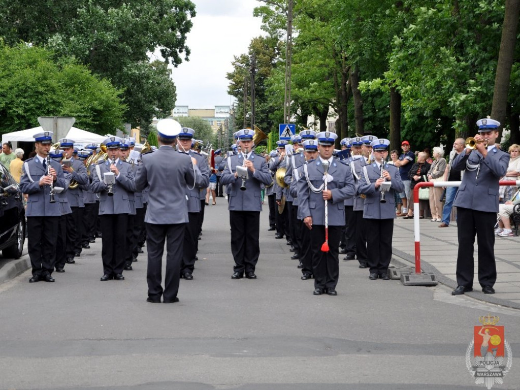Nowodworska Policja ze sztandarem