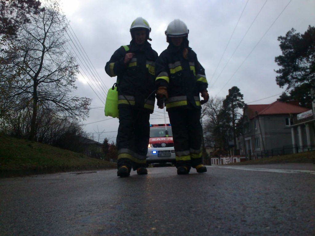 Legionowo: Plama paliwa przyczyną utrudnień w ruchu na Kwiatowej