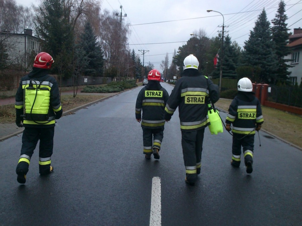 Legionowo: Plama paliwa przyczyną utrudnień w ruchu na Kwiatowej