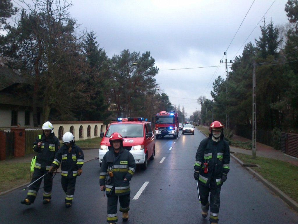 Legionowo: Plama paliwa przyczyną utrudnień w ruchu na Kwiatowej
