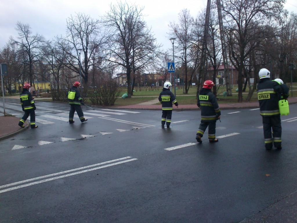 Legionowo: Plama paliwa przyczyną utrudnień w ruchu na Kwiatowej