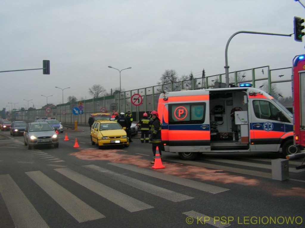 Zderzenie dwóch aut w Legionowie i potrącenie staruszek w Jachrance