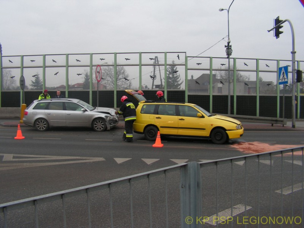 Zderzenie dwóch aut w Legionowie i potrącenie staruszek w Jachrance