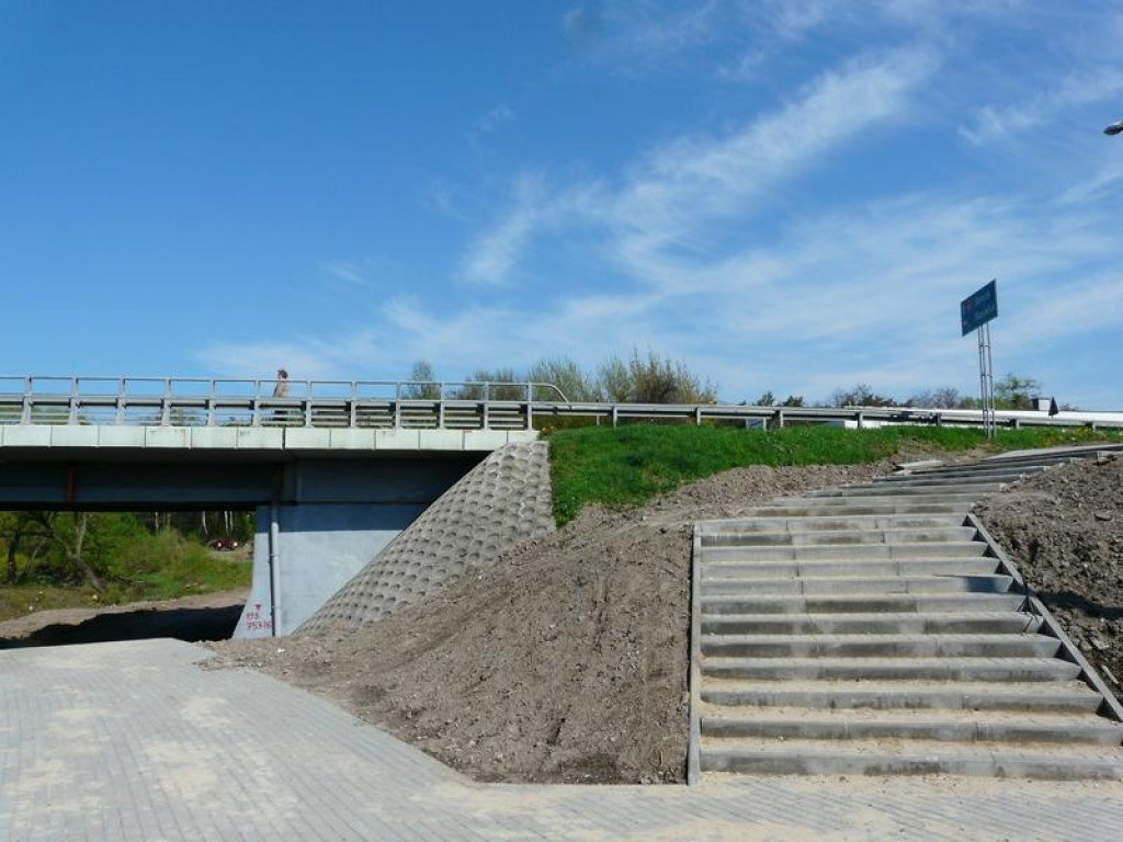Pomiechówek: Promenada nad Wkrą w lipcu
