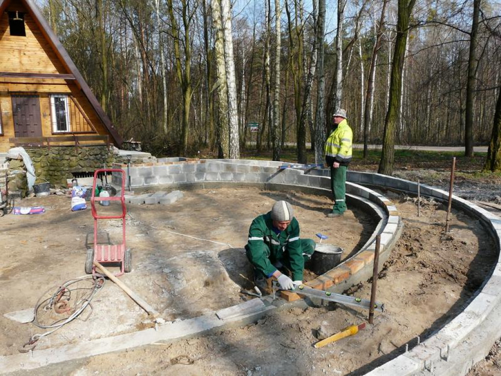 Pomiechówek: Promenada nad Wkrą w lipcu