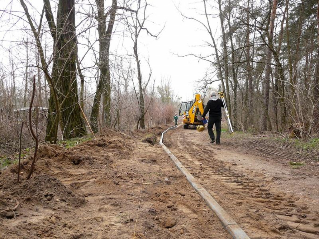 Pomiechówek: Promenada nad Wkrą w lipcu