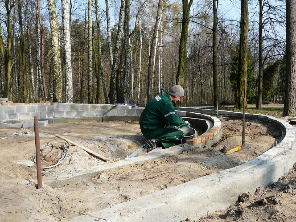Pomiechówek: Promenada nad Wkrą w lipcu