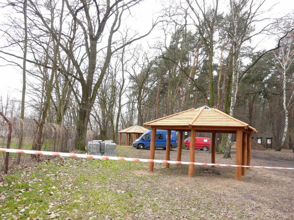 Pomiechówek: Promenada nad Wkrą w lipcu