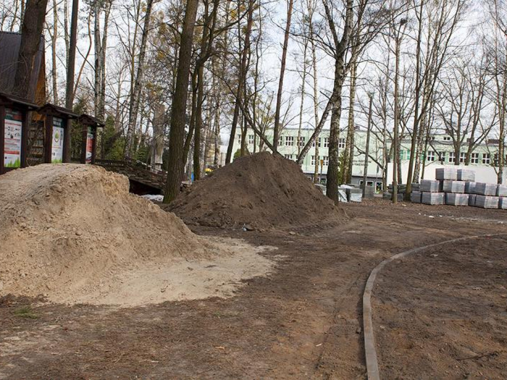 Pomiechówek: Promenada nad Wkrą w lipcu