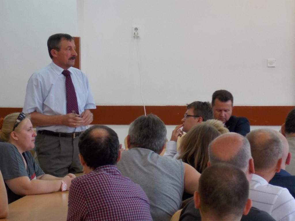 Legionowo: Konsultowali miejską pływalnię
