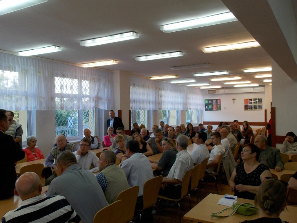 Legionowo: Konsultowali miejską pływalnię