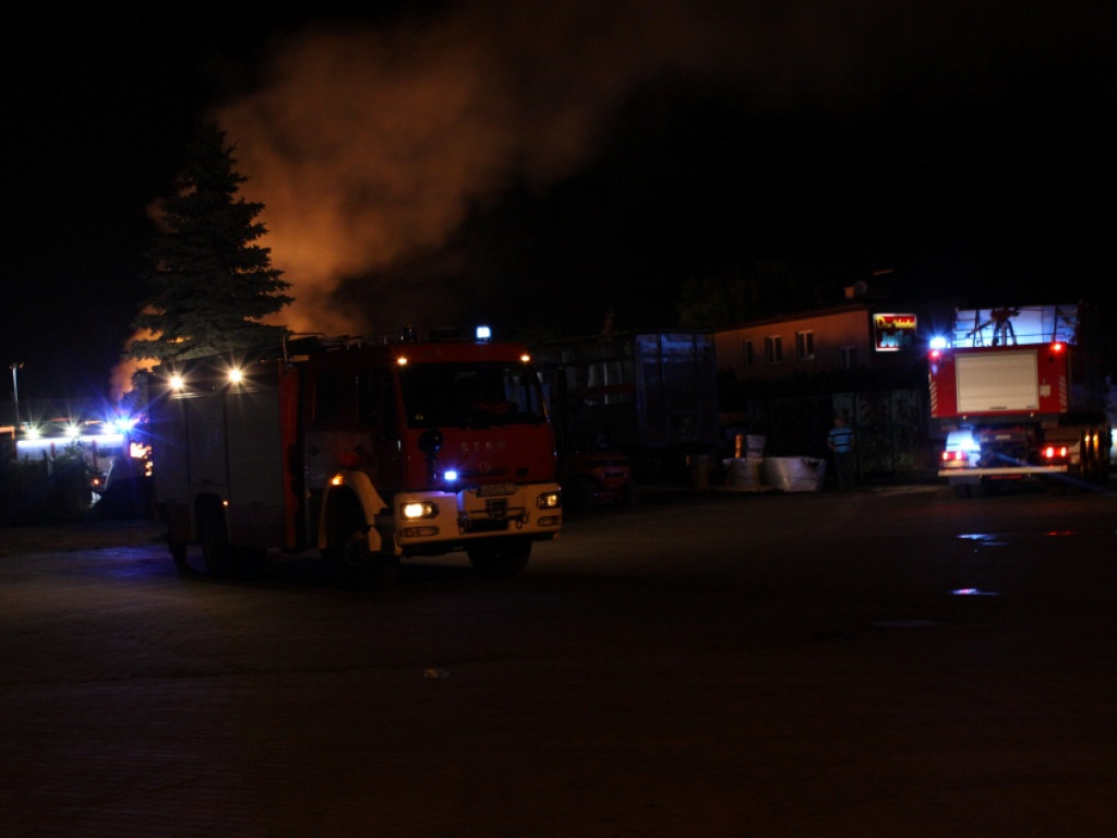 Legionowo: Groźny pożar w składzie złomu (wideo)