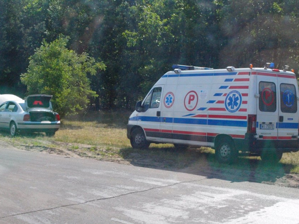 Wieliszew: Peugeot uderzył w volkswagena. Jedna osoba ranna