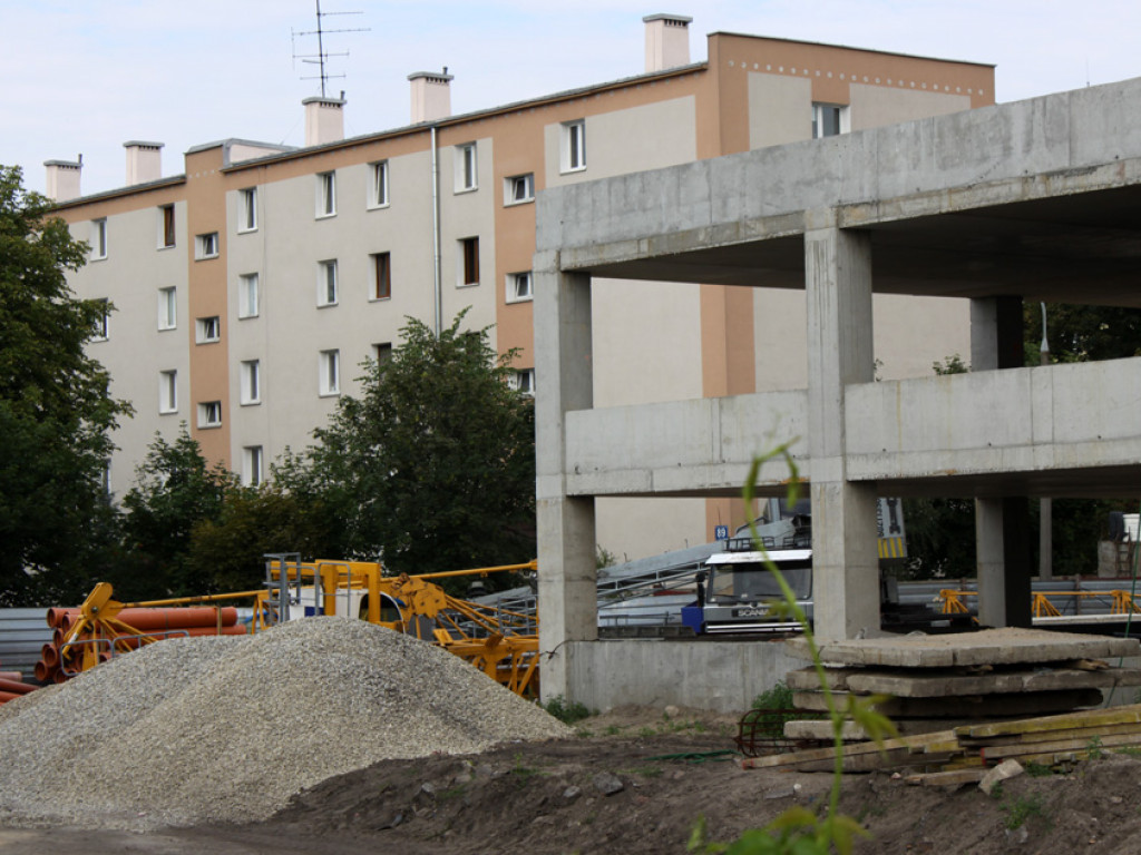 Legionowo: Na budowie Centrum Komunikacyjnego przewrócił się dźwig