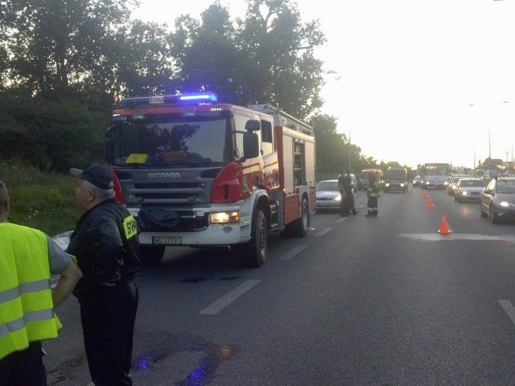 Legionowski: Pożar busa i drzewo przewrócone na dom