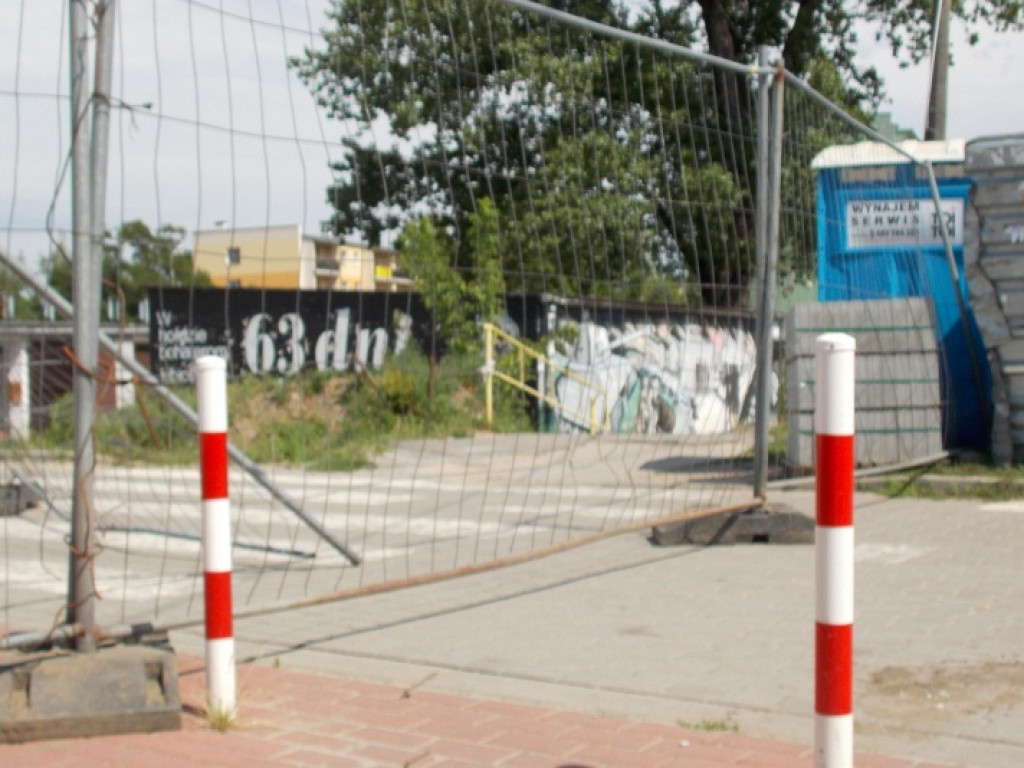 Legionowo: Zamknęli przejście przy PKP. Dłuższa droga na os. Piaski