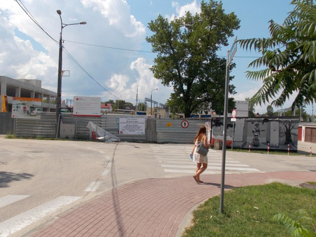 Legionowo: Zamknęli przejście przy PKP. Dłuższa droga na os. Piaski