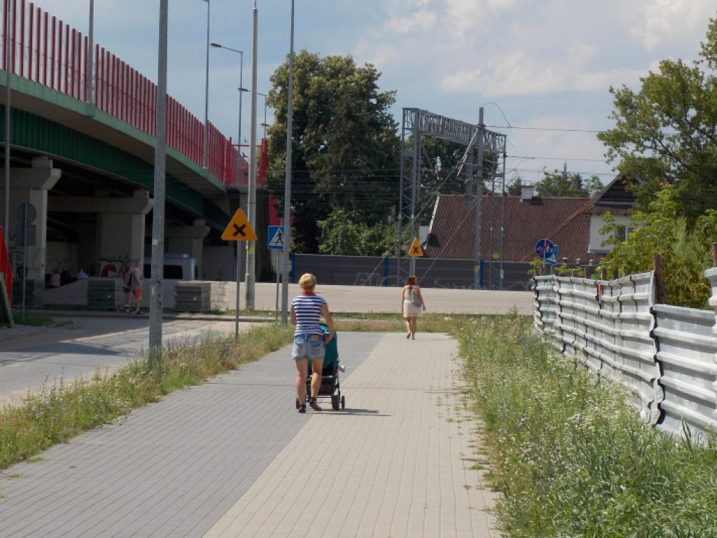 Legionowo: Zamknęli przejście przy PKP. Dłuższa droga na os. Piaski