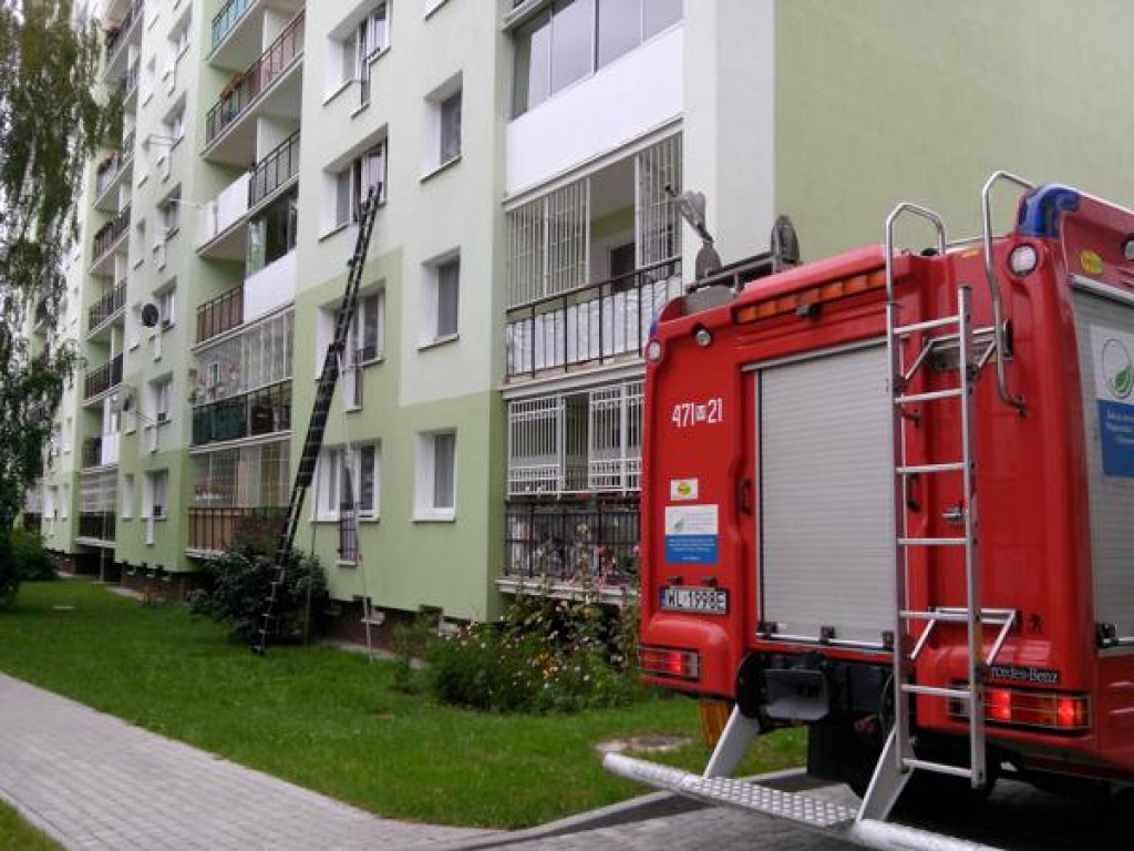 Legionowo: W jednym z mieszkań przy Sowińskiego znaleźli rozkładające się zwłoki