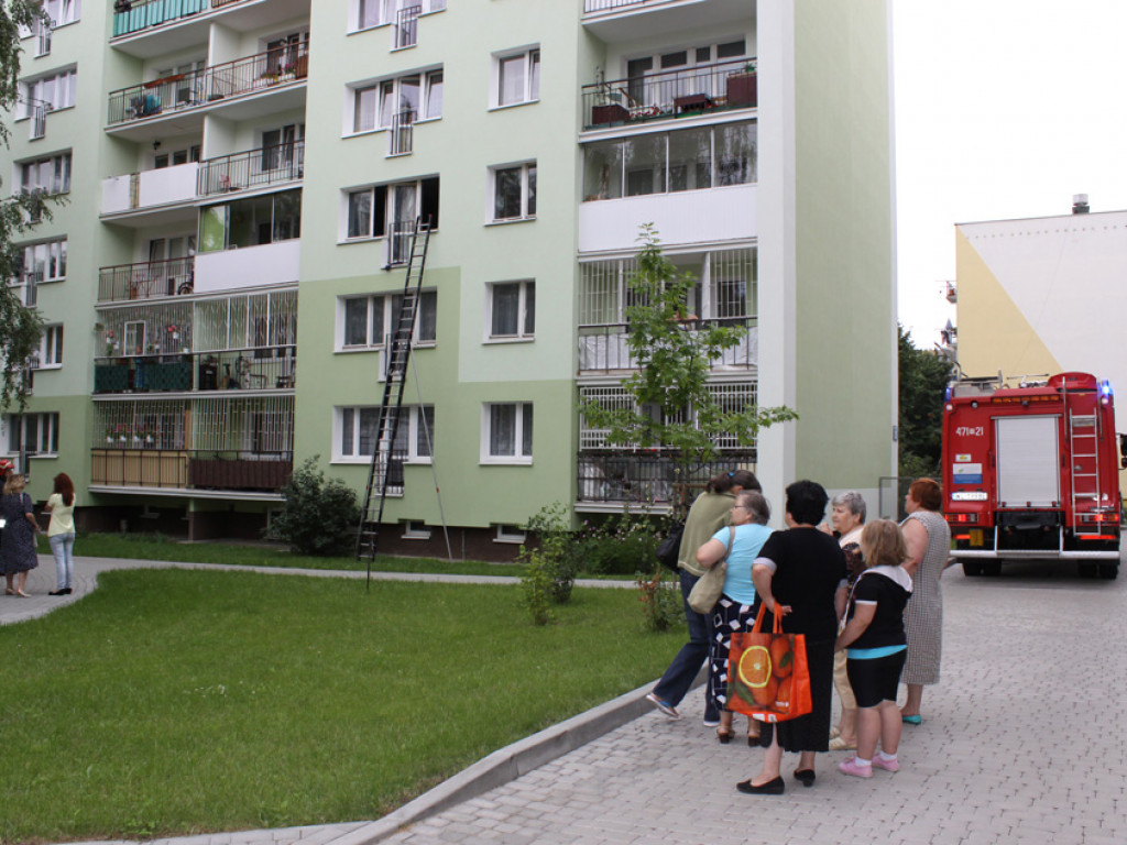 Legionowo: W jednym z mieszkań przy Sowińskiego znaleźli rozkładające się zwłoki