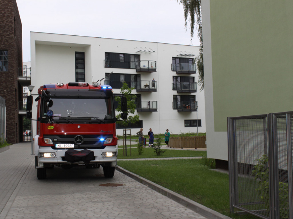 Legionowo: W jednym z mieszkań przy Sowińskiego znaleźli rozkładające się zwłoki