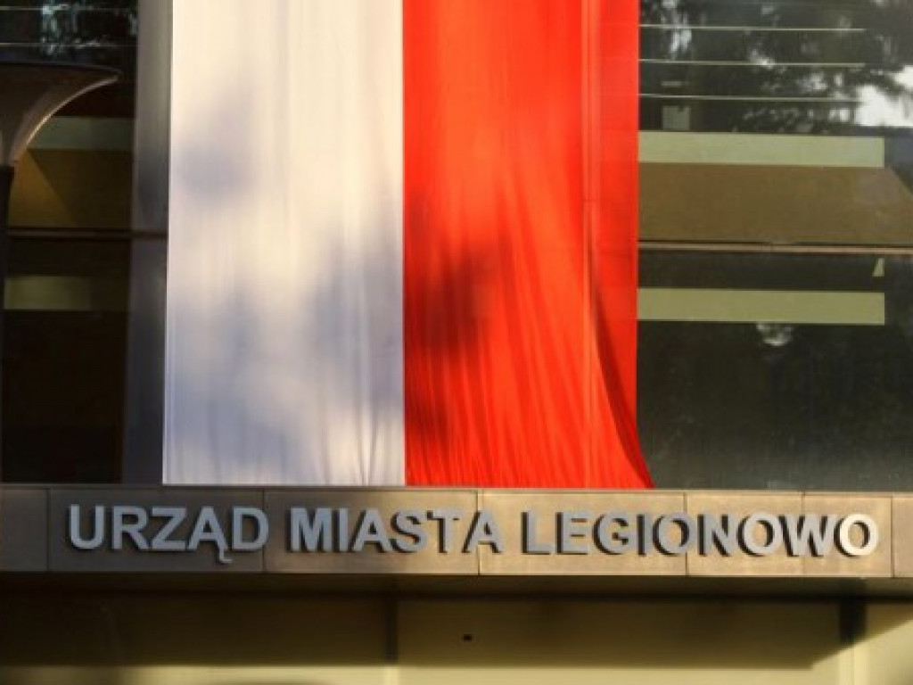 Legionowo: Powstańcze piosenki przy ratuszu