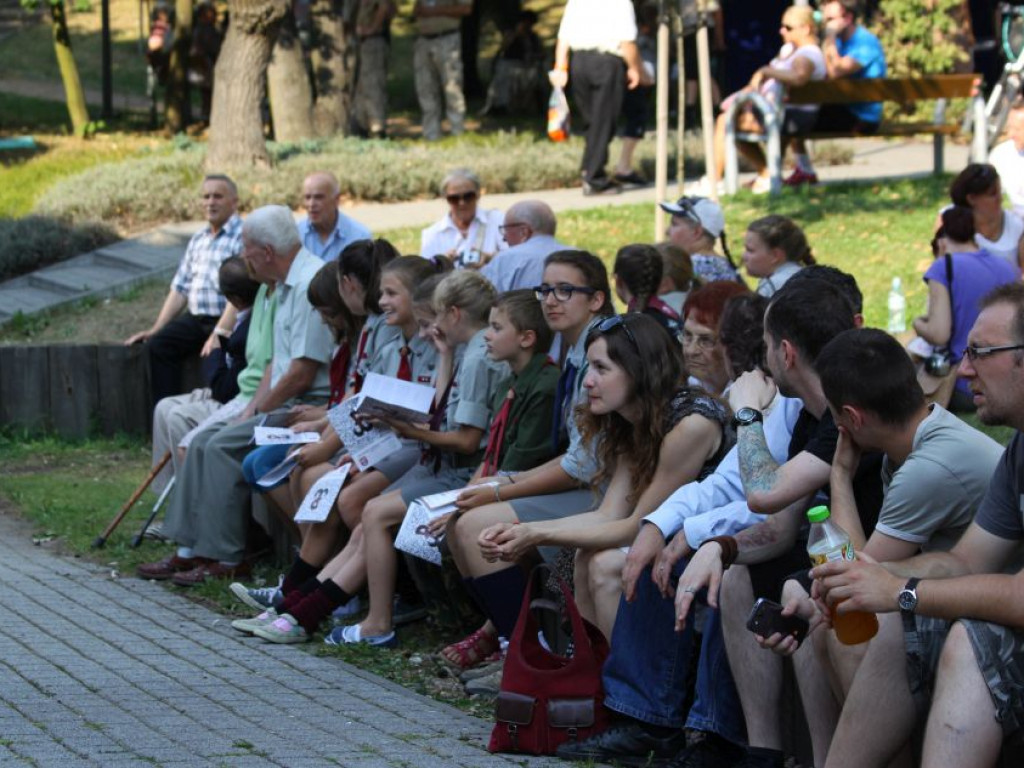 Legionowo: Powstańcze piosenki przy ratuszu