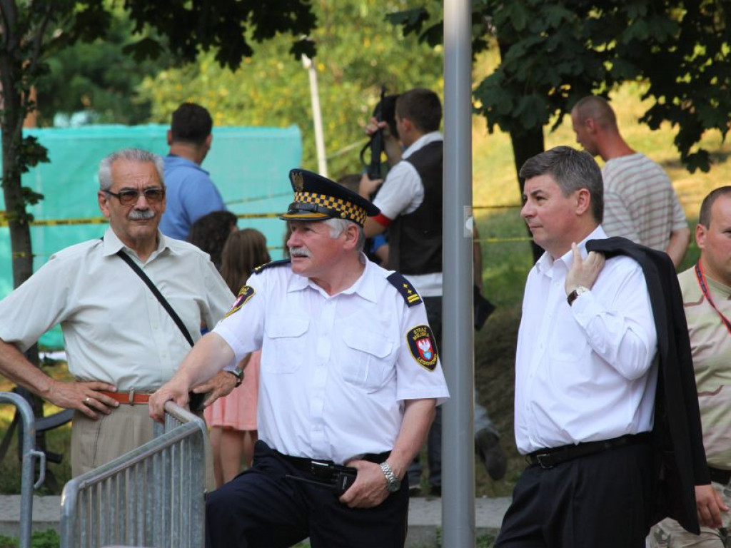 Legionowo: Powstańcze piosenki przy ratuszu