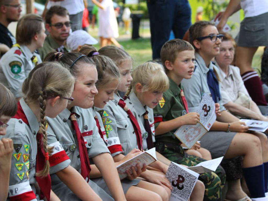 Legionowo: Powstańcze piosenki przy ratuszu