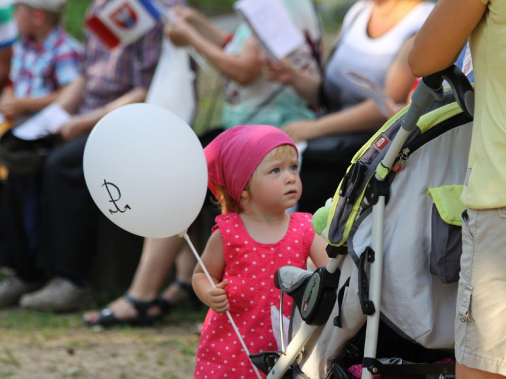 Legionowo: Powstańcze piosenki przy ratuszu