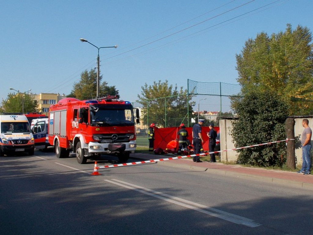 Legionowo: Toyota wypadła z drogi. Są osoby poszkodowane