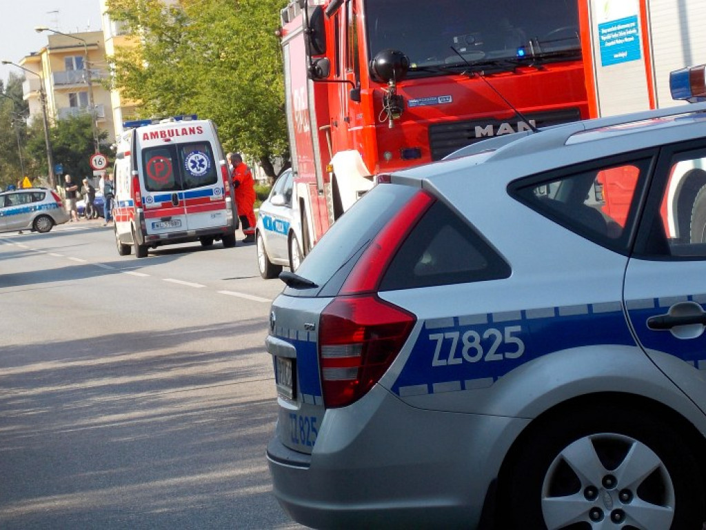 Legionowo: Toyota wypadła z drogi. Są osoby poszkodowane