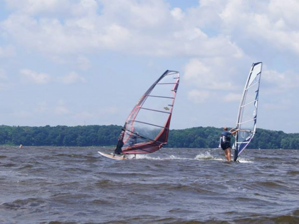 Zawody windsurfingowe na Zalewie Zegrzyńskim