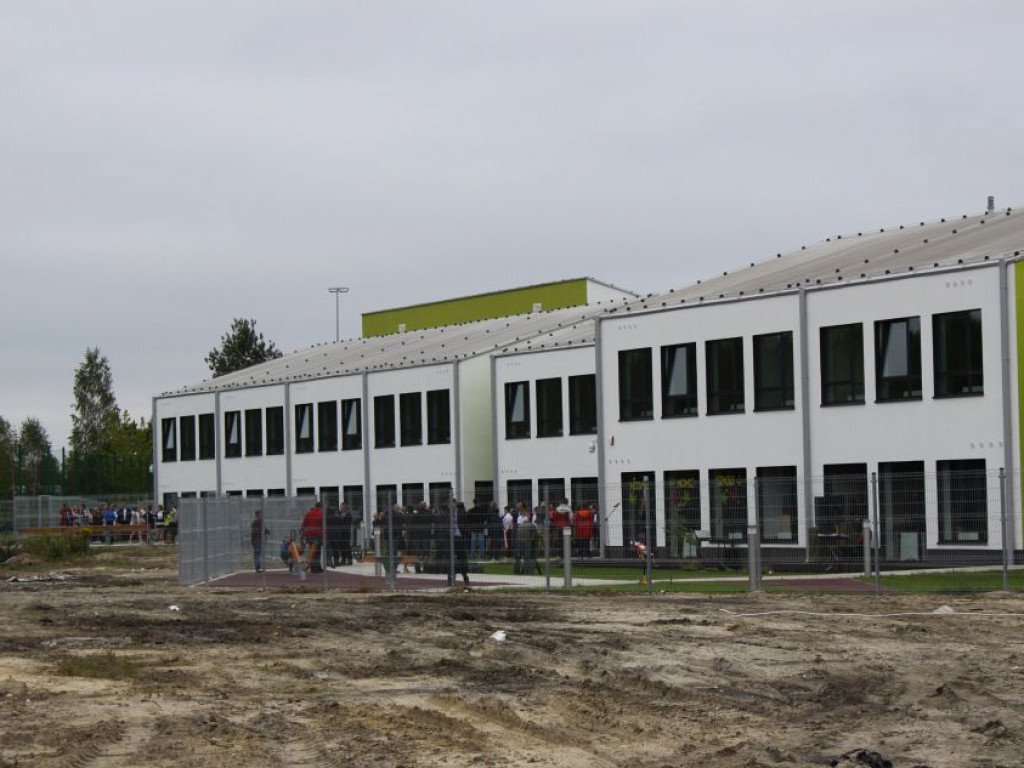 Chotomów: Poświęcili i otworzyli CEKS. Nie obyło się bez zgrzytów