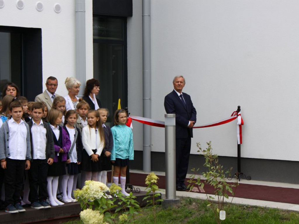 Chotomów: Poświęcili i otworzyli CEKS. Nie obyło się bez zgrzytów
